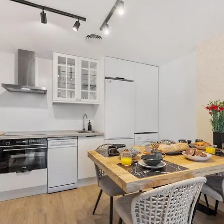 Lxr Luna Blanca 2hab Close To The Sea * פואנגירולה